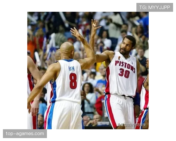 华莱士突破强攻拉开空间，助雷霆内线效率显著提升