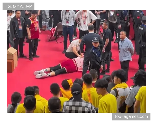 群体冲突判罚：为何多人卷入斗殴时裁判只罚部分球员？