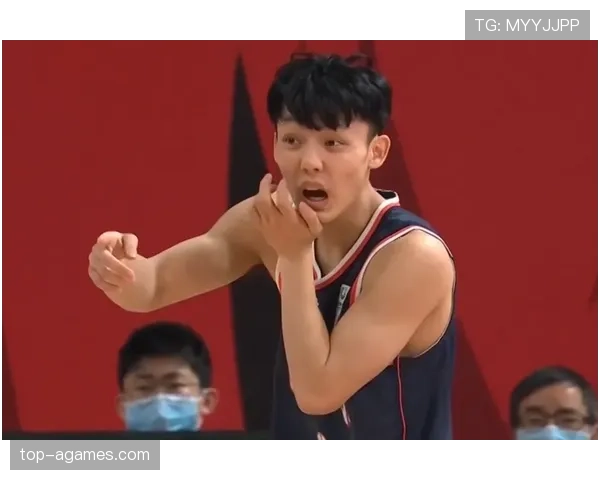 想知道合理冲撞区的判罚标准？看NBA裁判如何精准区分进攻犯规和阻挡犯规！